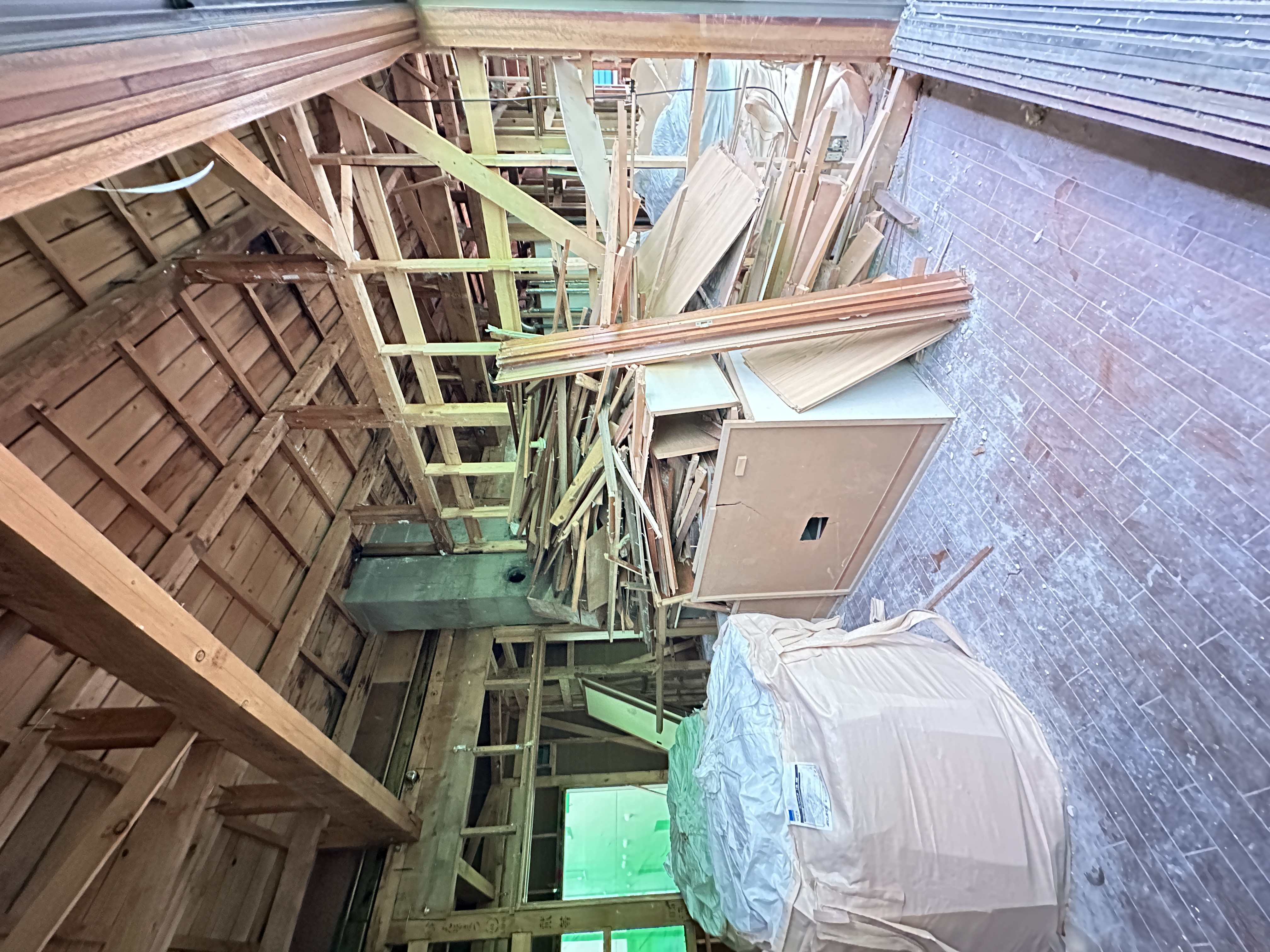 内装木造フレーム解体